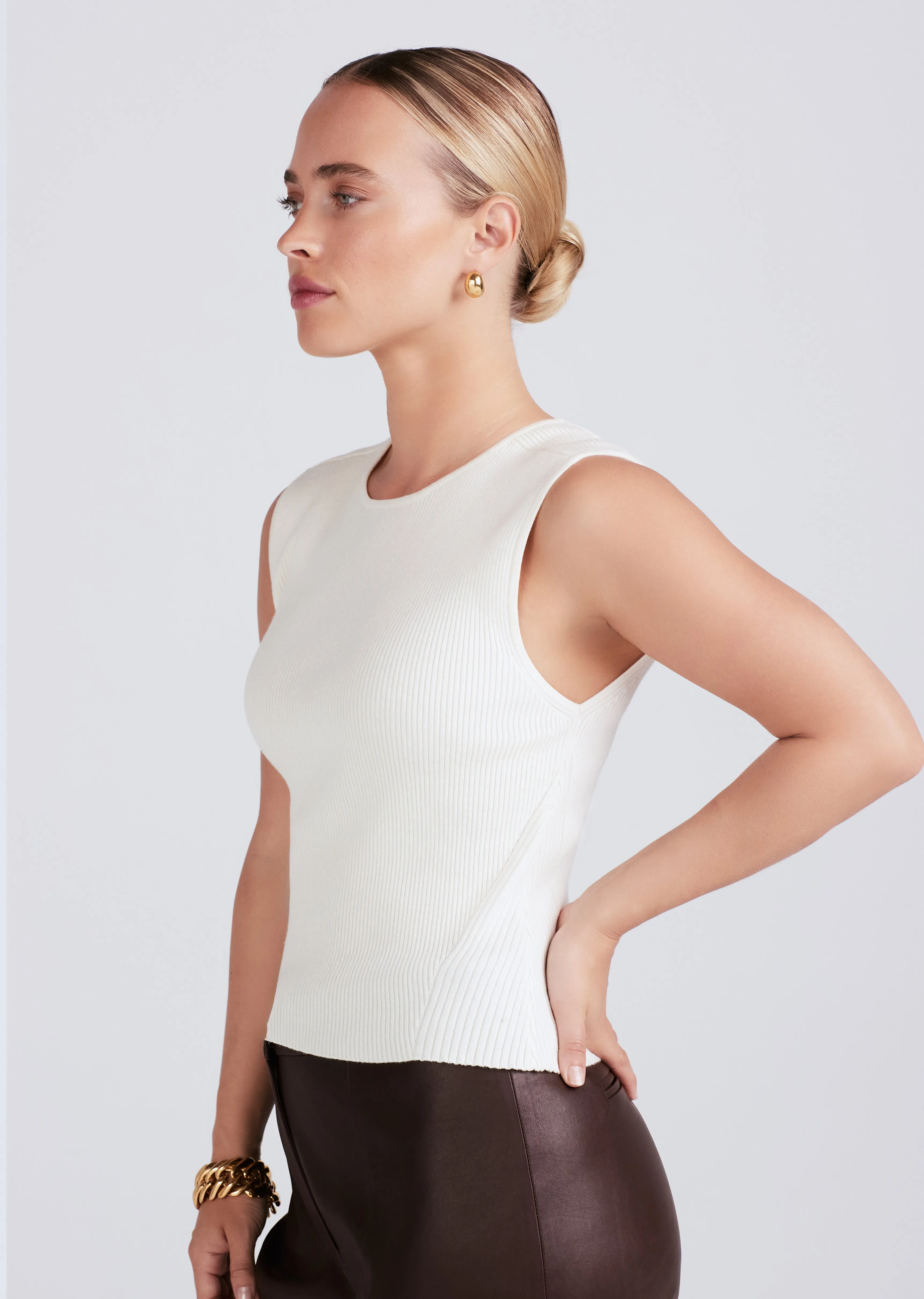 Ariana Muscle Ribbed Sweater Tank - Ivory