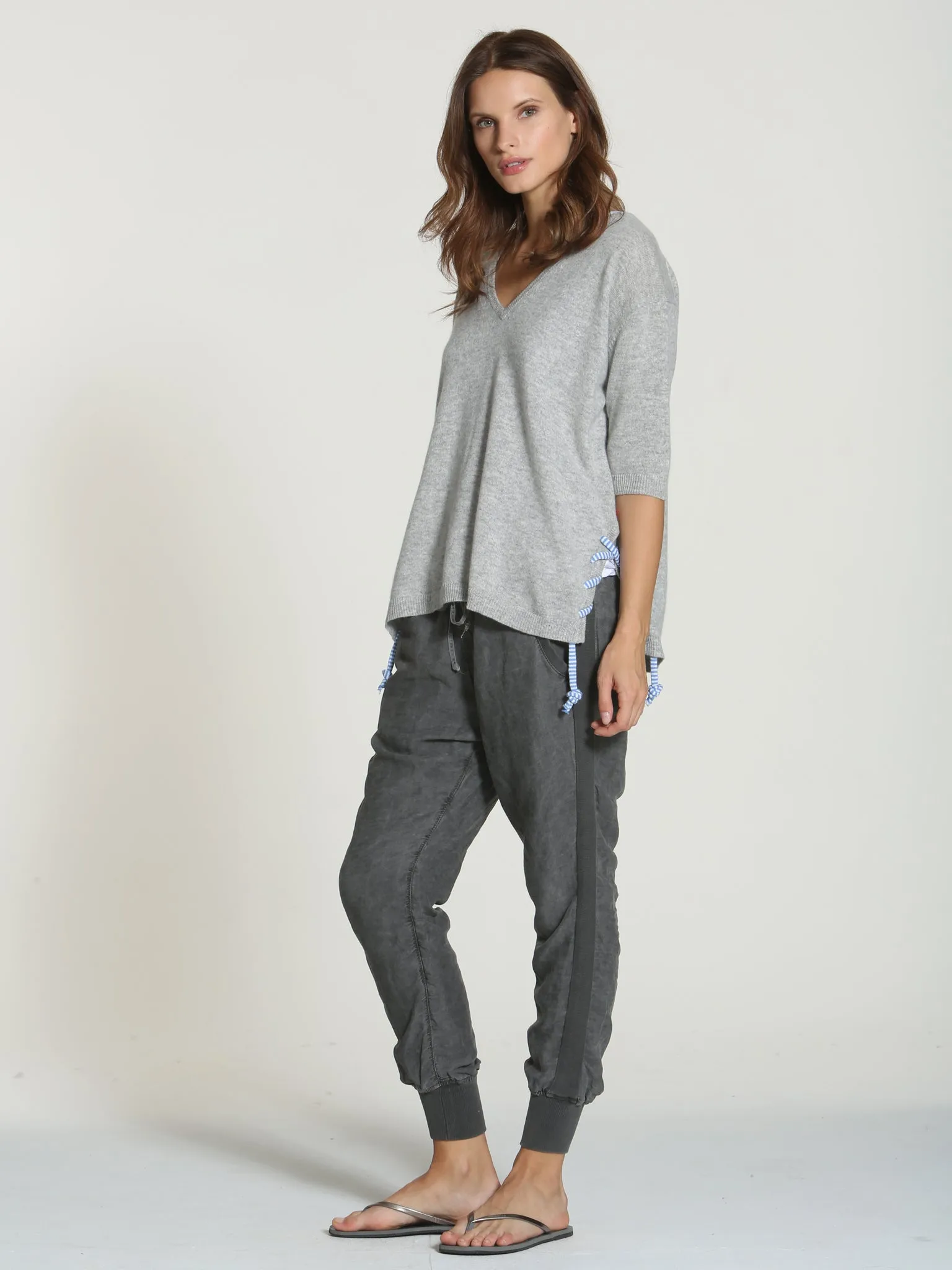 Luxe Boathouse Vee - Grey