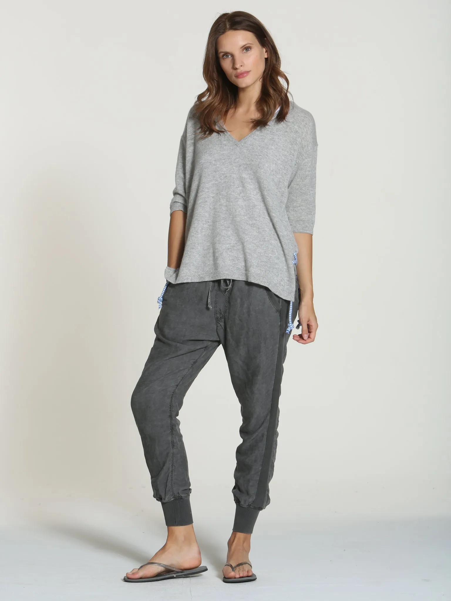 Luxe Boathouse Vee - Grey